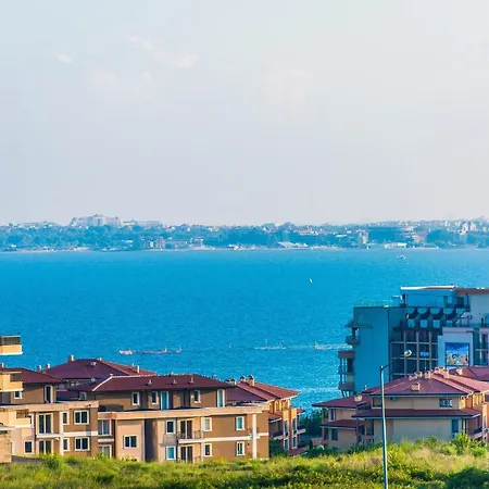 Хотел Golden Eye